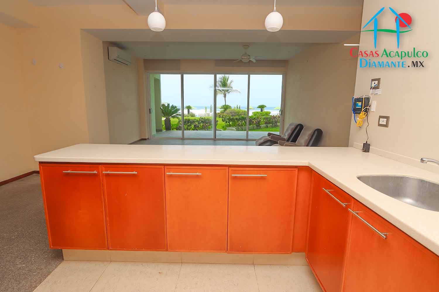 Ocean Front 106 - Cocina antes de Otis 3
